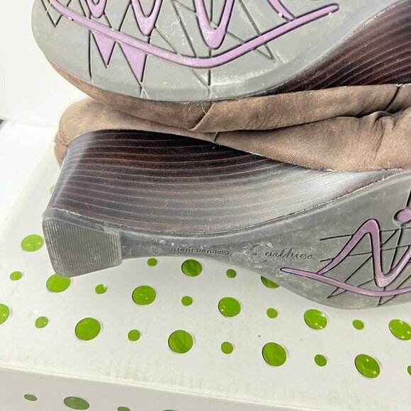 Earthies Chelsea Brown Suede Wedge Boots Size 10 M - Picture 10 of 16